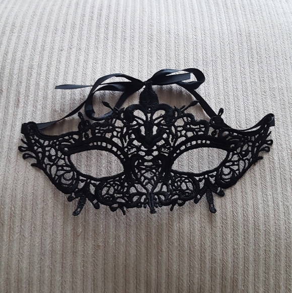 Hot Topic Accessories - Black Lace Masquerade Mask Elegant, Halloween, Festival